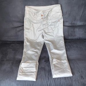 High rise, stretchy jeans with a straight flare!